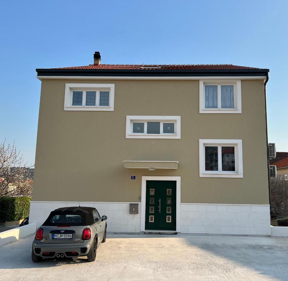 Vila Zrina - Apartmani Трогир Экстерьер фото