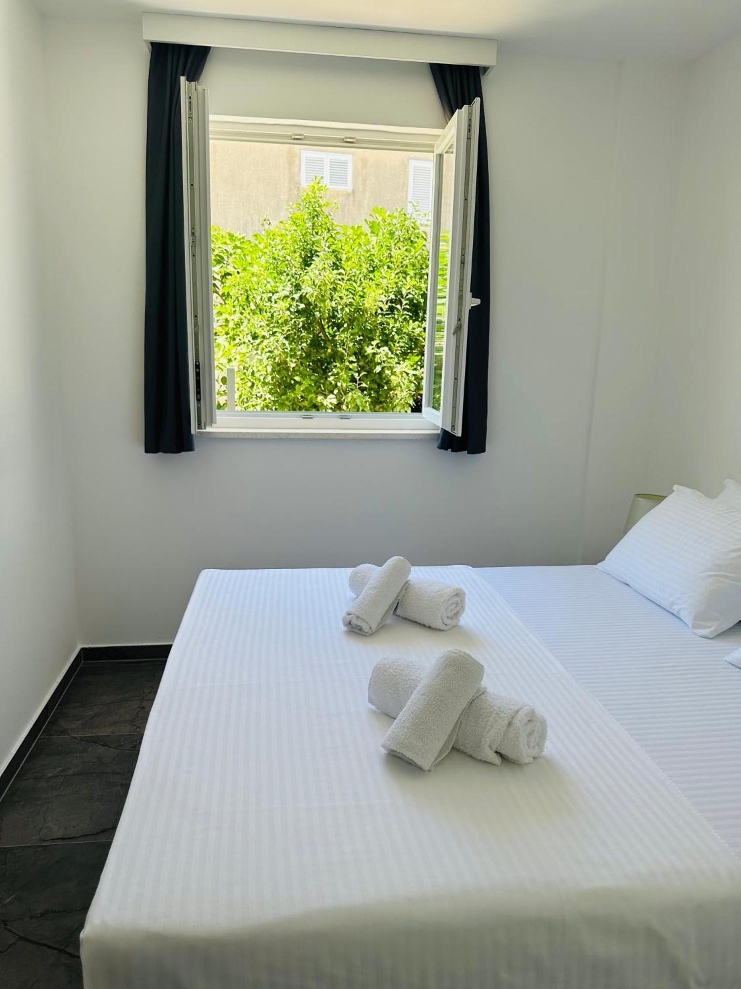 Vila Zrina - Apartmani Трогир Экстерьер фото