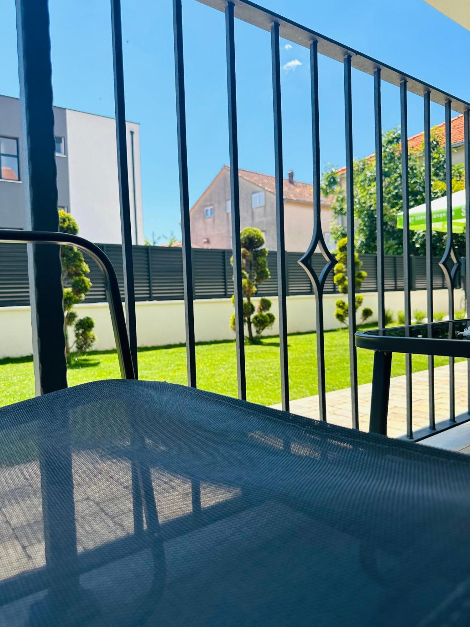 Vila Zrina - Apartmani Трогир Экстерьер фото