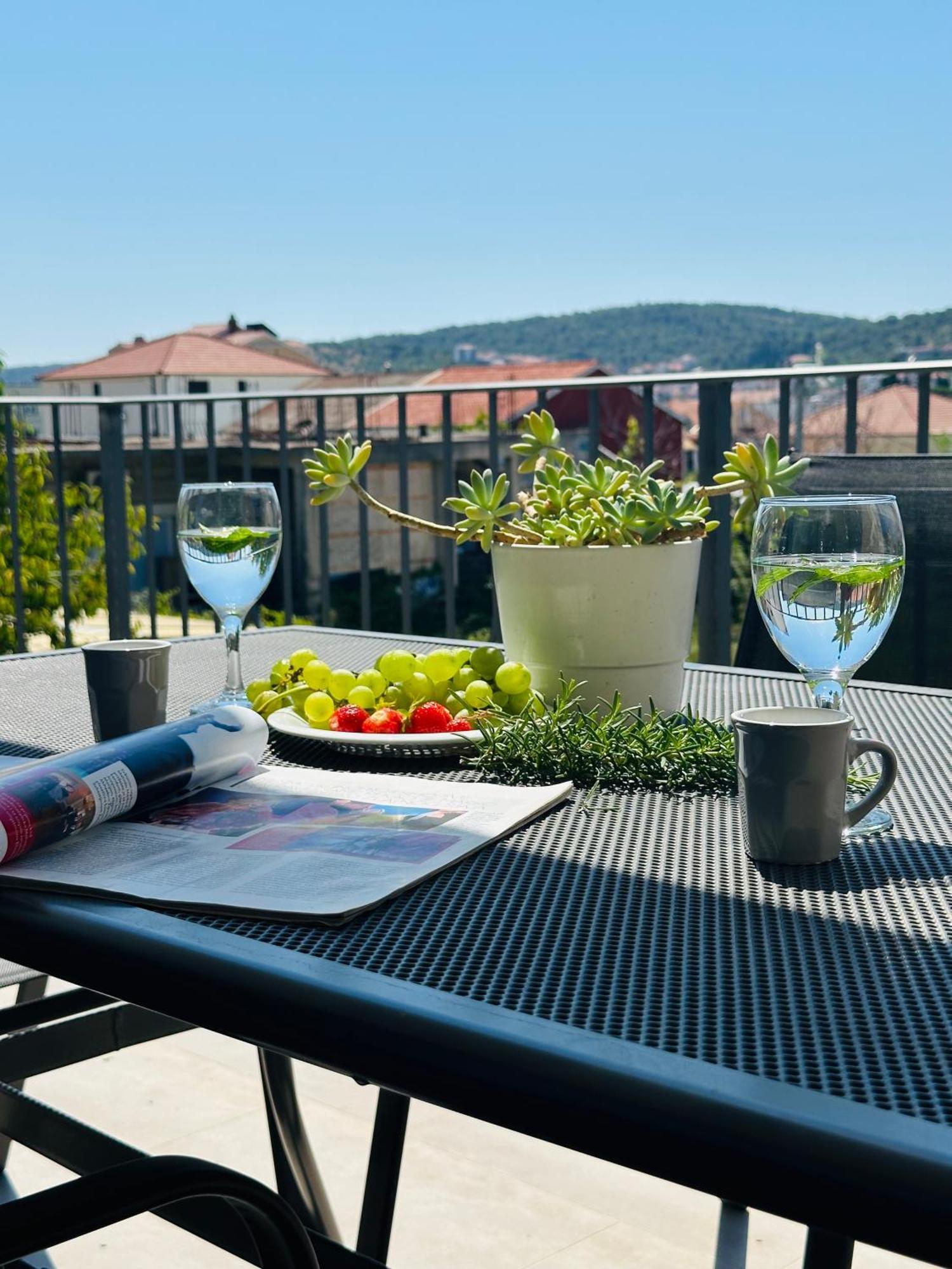 Vila Zrina - Apartmani Трогир Экстерьер фото